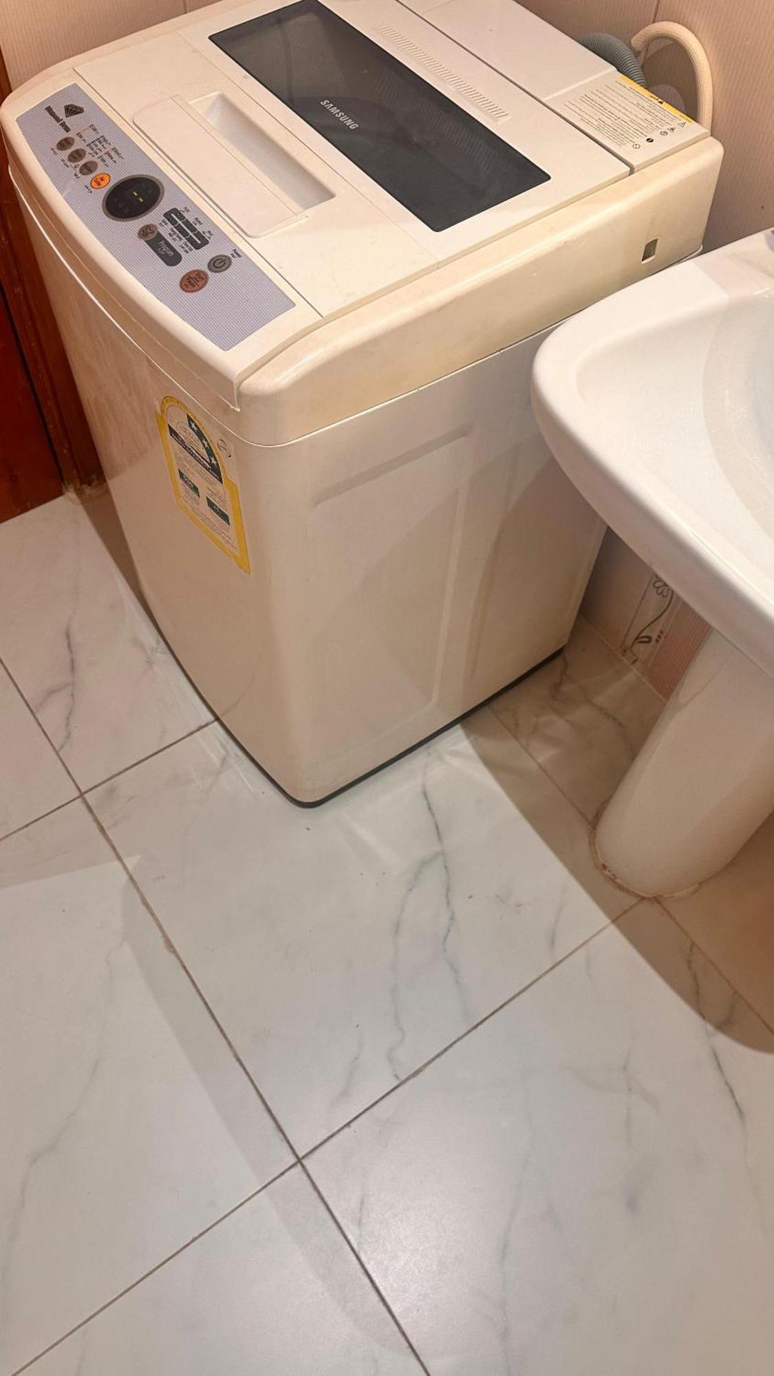 فاخر بغرفتي نوم قريب المسجد النبوي 205 دخّول ذاتي Self Check In Appartement *